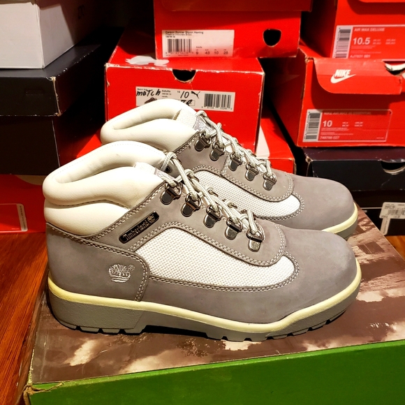 TIMBERLAND- JUNIOR FIELD BOOTS. Size- 4.5 - Picture 5 of 5
